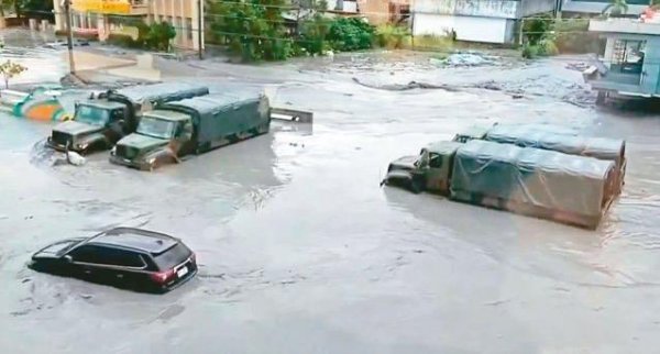 玖联优配 台湾花莲县暴雨洪水已致2死28伤